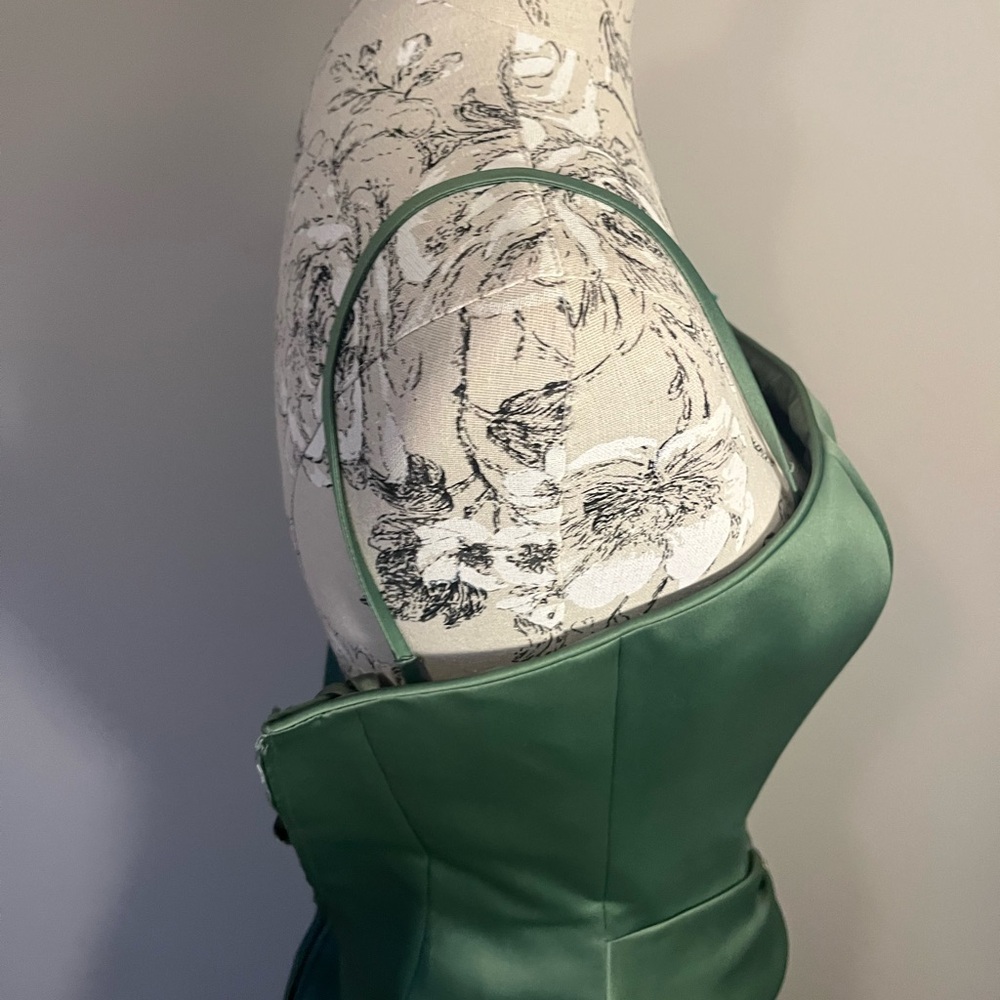 Elegant Green Satin Dress Size 2 - Picture 6 of 14